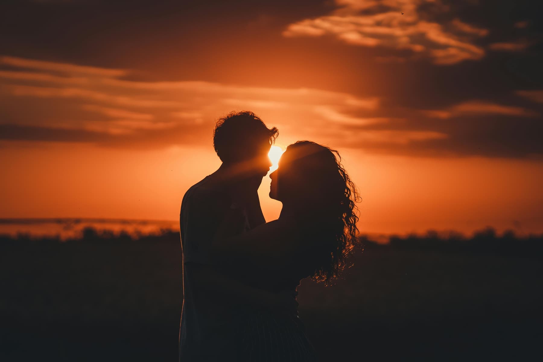 Online Dating Safety Guide: How to Protect Yourself While Connecting